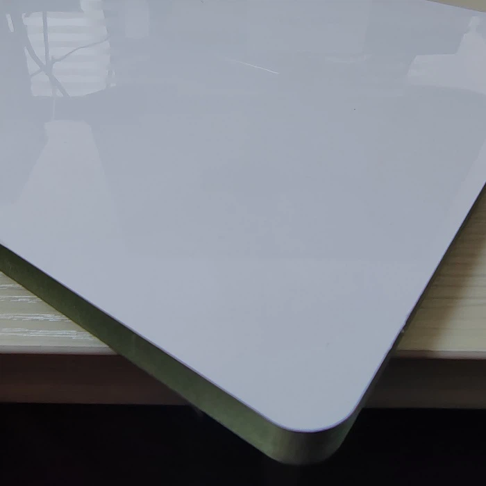 MDF Berwajah PET Putih Mengkilap Tinggi