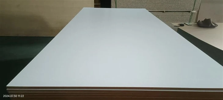 Satu Sisi / Sisi Ganda Matt / Papan Serat Kayu MDF Melamin Mengkilap Tinggi Untuk Perabotan